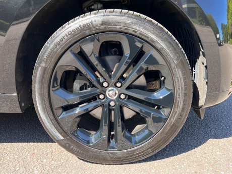 Jaguar F-Pace 2.0 D200 MHEV R-Dynamic HSE Black Auto AWD Euro 6 (s/s) 5dr 72