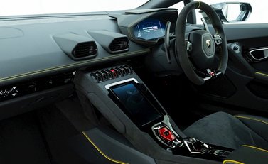 Lamborghini Huracan LP640-2 Tecnica 11