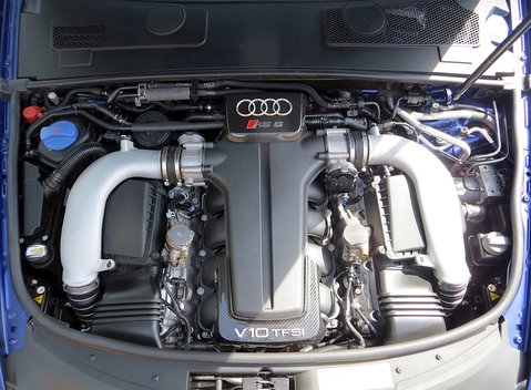 Audi RS6 Avant Plus 2