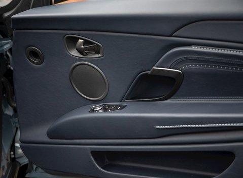 Aston Martin DB11 Volante 21