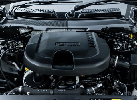 Land Rover Defender 90 D250 X-Dynamic SE URBAN 40