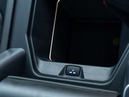 Land Rover Defender D300 HSE HardTop 14