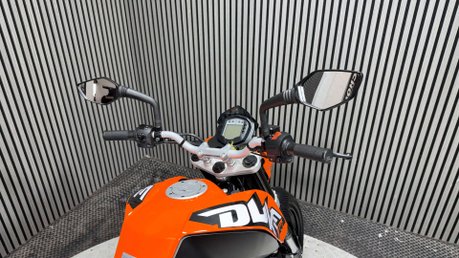 KTM Duke 2016 INCREDIBLY CLEAN LONG MOT ONLY 1K AKRAPOVIC 9