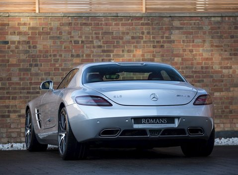 Mercedes-Benz SLS AMG 10