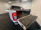 Nissan Navara 2.3 Navara Tekna dCi Auto 4WD 5dr 33