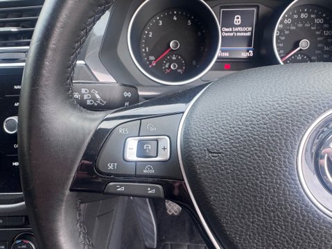 Volkswagen Tiguan SE NAV TSI 15