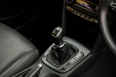 Hyundai KONA PREMIUM SE 37
