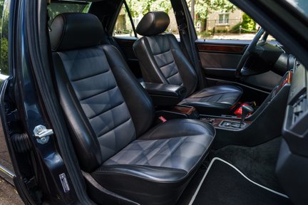 Mercedes-Benz E Class E500 Limited 22