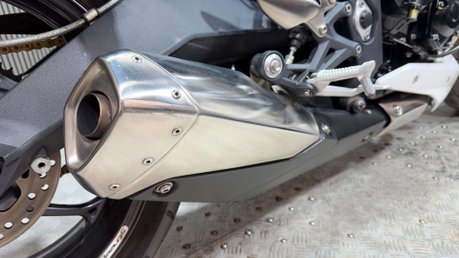 Triumph Street Triple 2013 ONLY 13K STUNNING EXAMPLE NEW MOT WARRANTY 24