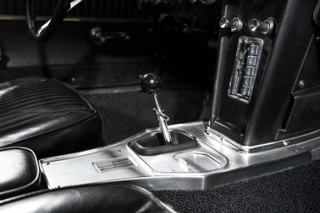 Chevrolet Corvette Stingray SPLIT WINDOW MANUAL FUELIE. FULL RESTO. MATCHING NUMBERS. IMMACULATE. 47