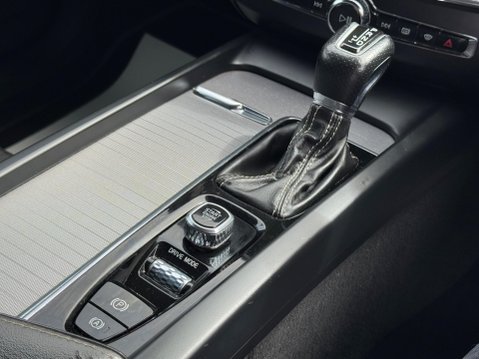 Volvo XC60 2.0 D4 R-Design Auto AWD Euro 6 (s/s) 5dr 30