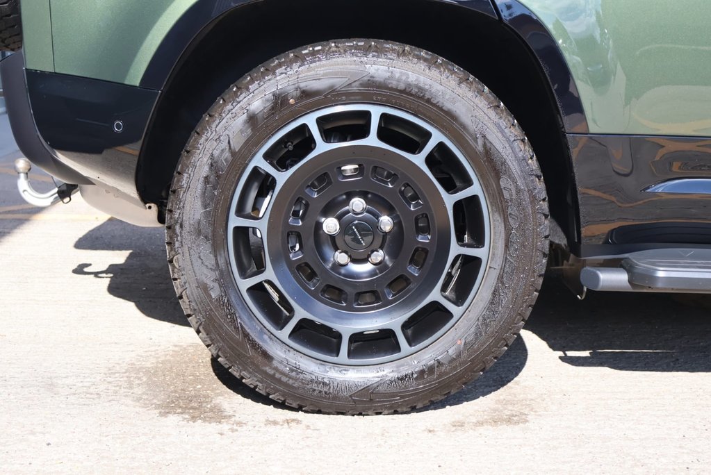 Land Rover Defender 110 2026 HARD TOP D350  HSE Octa wheels and a genuine rear seat conversion 7