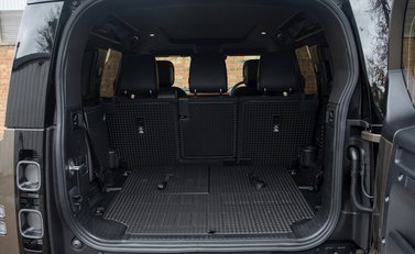 Land Rover Defender 110 X P400 33