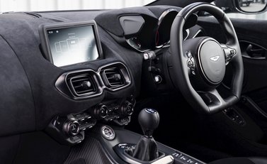 Aston Martin V8 Vantage 15