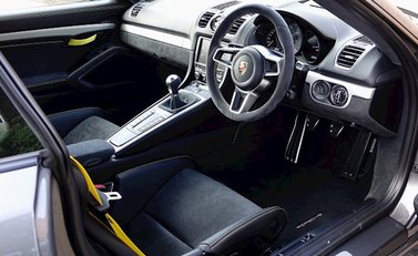Porsche Cayman GT4 Clubsport 18