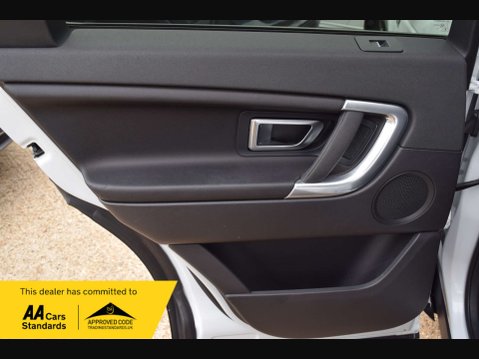 Land Rover Discovery Sport 2.0 Discovery Sport SE Tech TD4 4WD 5dr 33