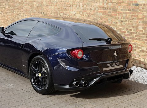 Ferrari FF 18