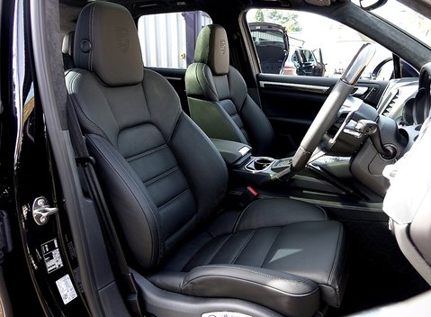 Porsche Cayenne Turbo S 18