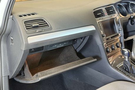 Volkswagen Golf e-Golf Hatchback 5dr Electric Auto (115 ps) 61