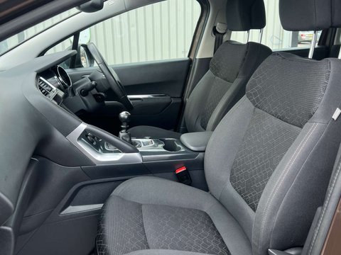 Peugeot 3008 1.6 3008 Active HDi 5dr 17