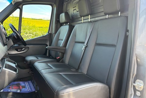 Mercedes-Benz Sprinter 319 Cdi 7g-Tronic L2 H1 4x4 Panel Van - Air Con / Sat Nav / Rear Camera 3