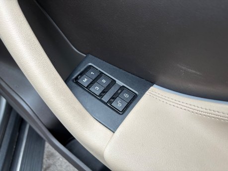 Jaguar F-Pace 2.0 D180 Portfolio SUV 5dr Diesel Auto AWD Euro 6 (s/s) (180 ps) 25