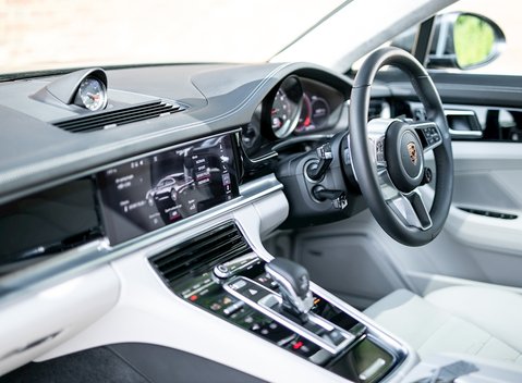 Porsche Panamera Turbo Sport Turismo 16