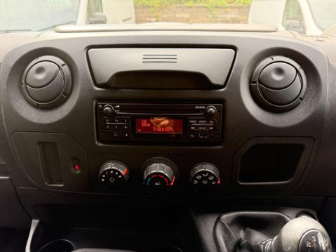 Renault Master 2.3 dCi 33 Business+ Panel Van 5dr Diesel Manual FWD MWB Medium Roof Euro 5 31