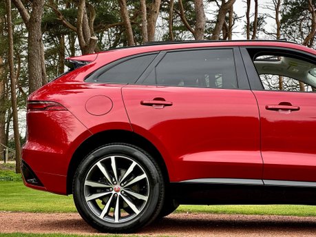 Jaguar F-Pace R-DYNAMIC BLACK 63