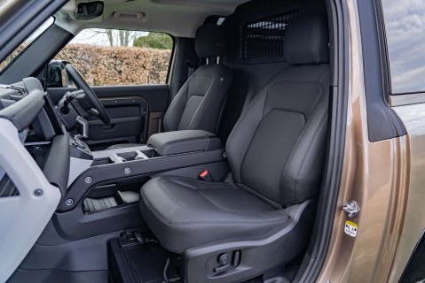 Land Rover Defender D250 X-Dynamic SE HardTop Obsidian WildTrak 9