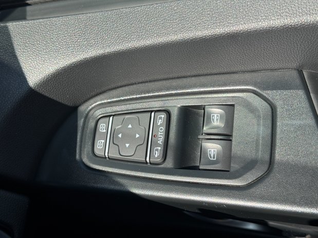 Renault Trafic AUTO SWB L1H1 Sport SL30 Air Con Alloys Camera Nav Sensors EURO 6 23