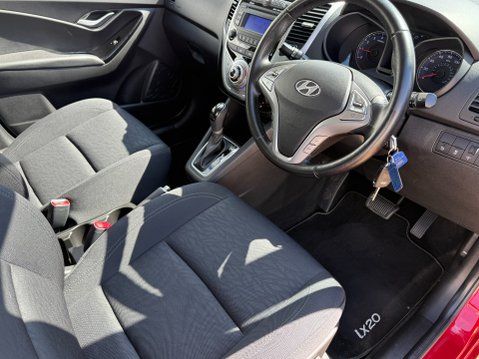 Hyundai ix20 SE *ONLY 15,882 MILES* 12
