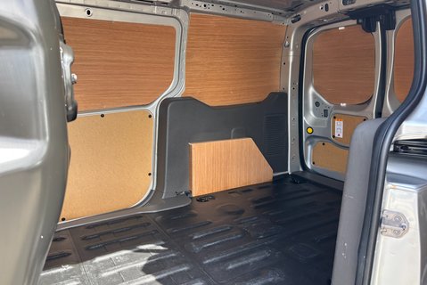 Ford Transit Connect 240 L2 120 ps Limited Panel Van 9