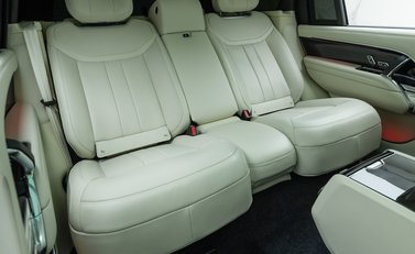 Land Rover Range Rover D350 AUTOBIOGRAPHY LWB 17