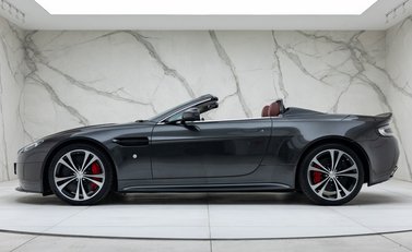 Aston Martin V12 Vantage ROADSTER 6