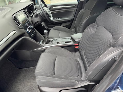 Renault Megane ICONIC TCE 33