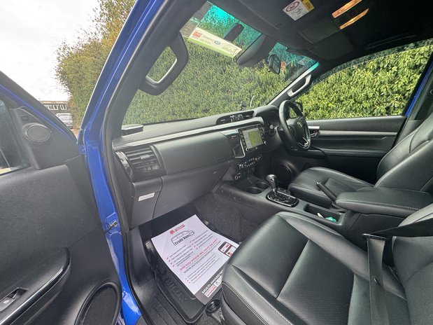 Toyota Hilux Invincible X | Auto | 2.8 LT | Double Cab | Sensors | EURO 6 | NO VAT 15