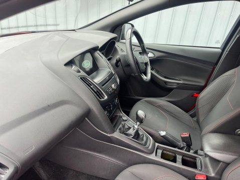 Ford Focus 1.0T EcoBoost ST-Line Euro 6 (s/s) 5dr 37