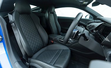Audi R8 V10 Performance Carbon Black 10