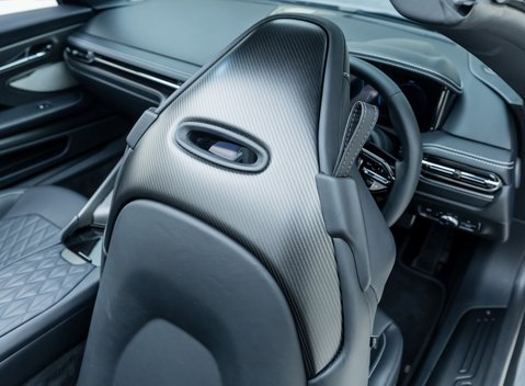 Aston Martin DB12 VOLANTE 18