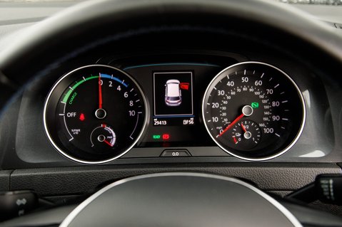 Volkswagen Golf E-GOLF 12