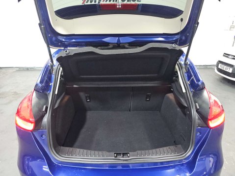 Ford Focus 1.0 Titanium 5dr 97