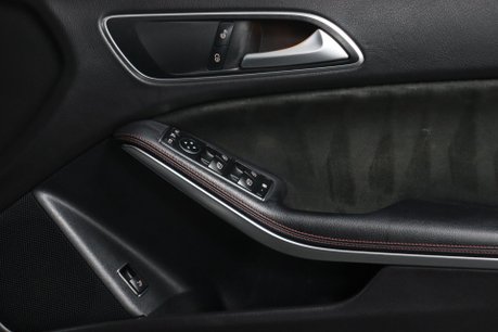 Mercedes-Benz CLA Class CLA 200 AMG LINE NIGHT EDITION 34