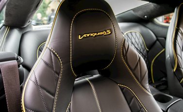 Aston Martin Vanquish S 19
