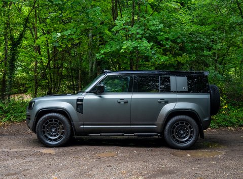 Land Rover Defender 110 OCTA EDITION ONE 3