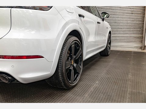 Porsche Cayenne 3.0 V6 E-Hybrid 17.9kWh Platinum Edition TiptronicS 4WD Euro 6 (s/s) 5dr (3 89