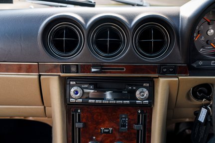 Mercedes-Benz SL Series 380 SL 19