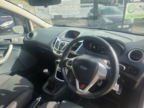 Ford Fiesta ZETEC S 12
