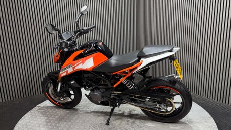 KTM Duke 2017 17K NEW MOT 125CC 15BHP NAKED BIKE 21