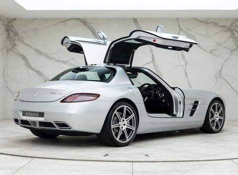 Mercedes-Benz SLS AMG 8